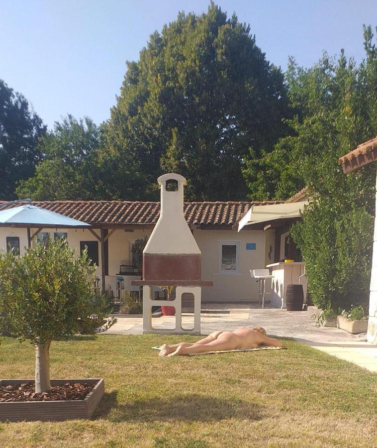 Chambre D'Hotes Naturiste Le Jardin Des Hirondelles Blanzaguet-Saint-Cybard Eksteriør bilde