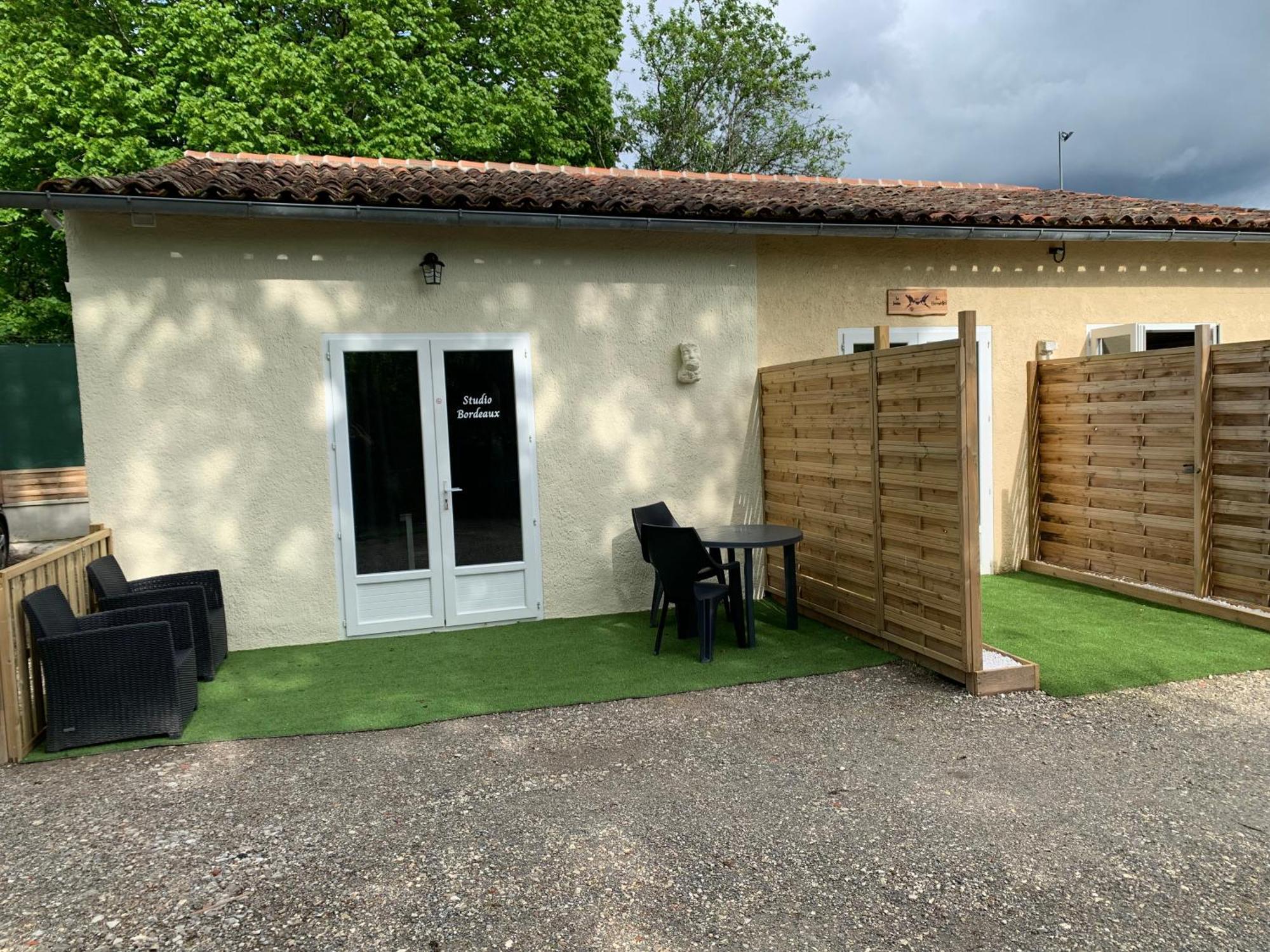 Chambre D'Hotes Naturiste Le Jardin Des Hirondelles Blanzaguet-Saint-Cybard Eksteriør bilde